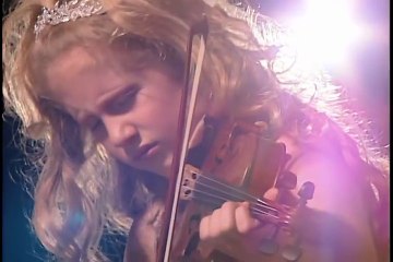 Cette jeune violoniste n'a que 7 ans... Ce qu'elle fait est incroyable !