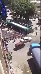 Un camion-citerne accidenté prend feu et fait de nombreux blessés