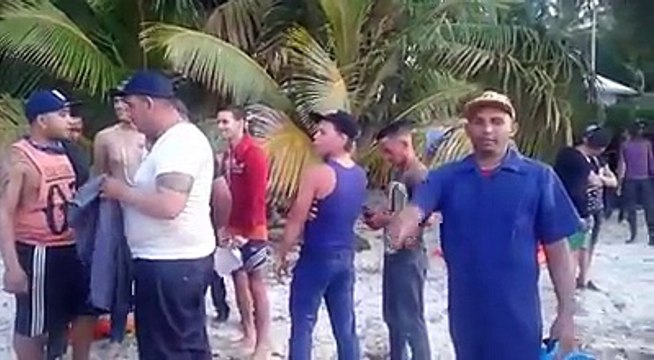 Policías cubanos balseros llegan a los Estados Unidos 2