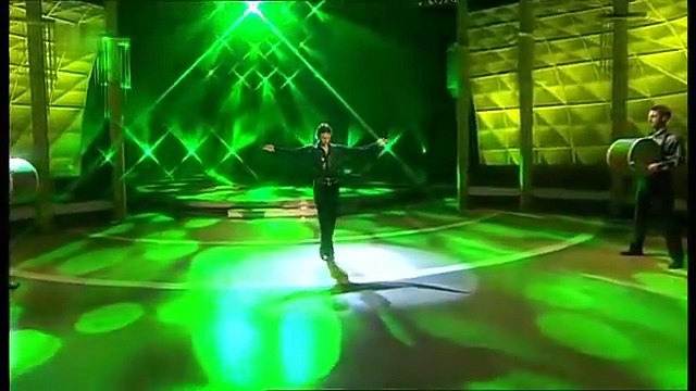 Ces 2 danseurs sont exceptionnels mais encore plus quand leur troupe les rejoint !