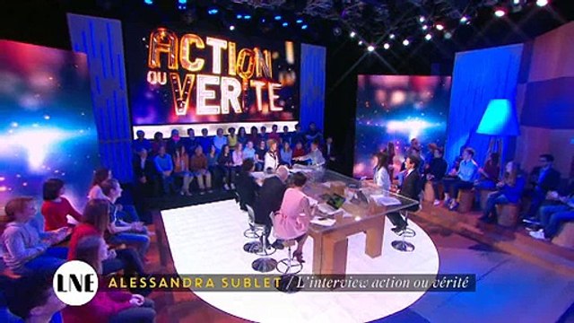 Alessandra Sublet simule un orgasme en direct dans La nouvelle édition - Regardez