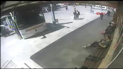 Konya Otobüs Duraklarına 'Fuhuş' Amaçlı Kartvizit Atan Kişi Tutuklandı