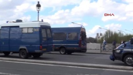 Fransa?da İş Kanunu Karşıtı Gençler Protesto Gösterisi Düzenledi