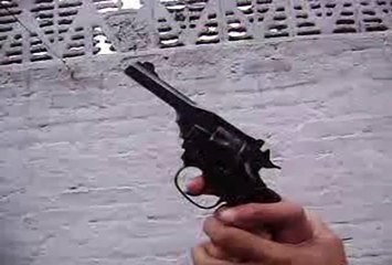 Revolver Webley Mark 32 SHOOTING