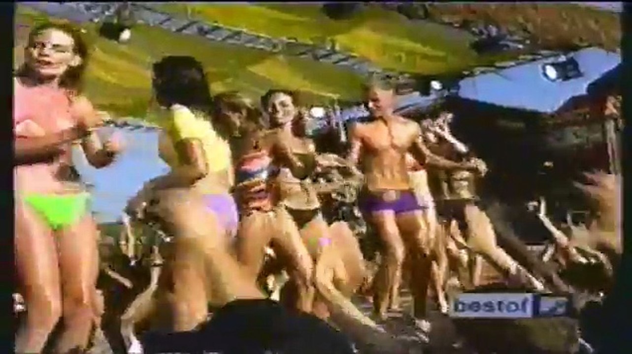 Busta Rhymes w Eminem - Put Your Hands Where My Eyes Could See (1999 MTV's Fashionably Loud)