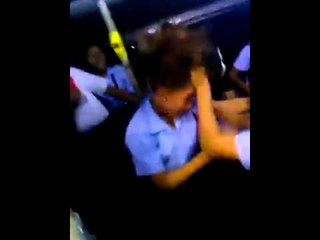 #NacionalCri  Dame que te doy de dos estudiantes en un metrobús.