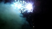 Feu d'artifice de trop près du champ de tire Ferrière en Gatinais