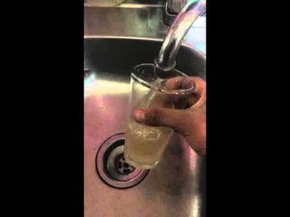 #WhatsAppCri Así está saliendo el agua en Burunga, Arraiján. @idaaninforma