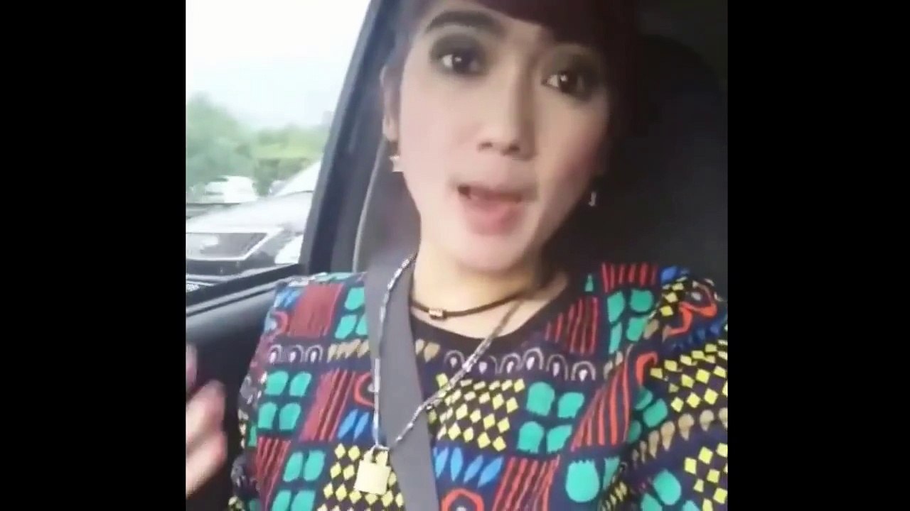 heboh vidio Revi Mariska mengaku gila