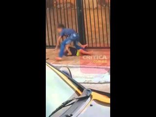 #WhatsAppCri Dos niños pelean, uno de ellos tiene un cuchillo. ¿Qué pasa en #Panamá?