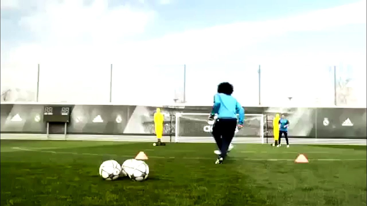 Keylor Navas scorpion kick