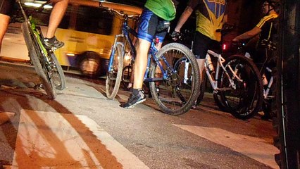 Pedal noturno, 32 km, 54 bikers, Taubaté, Quiririm, SP, Brasil, Abril de 2016, nas trilhas do Vale do Paraíba