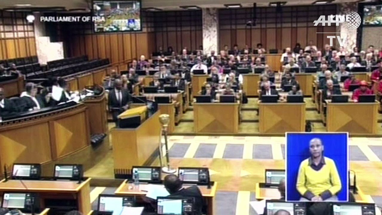 Zuma sobrevive a impeachment