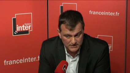 Louis Aliot (FN) répond aux questions de Léa Salamé
