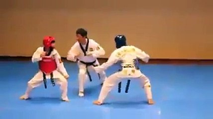 Chết cười với 2 võ sĩ này