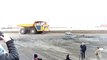 Camion minier de 450 tonnes vs  : écrasée comme un jouet