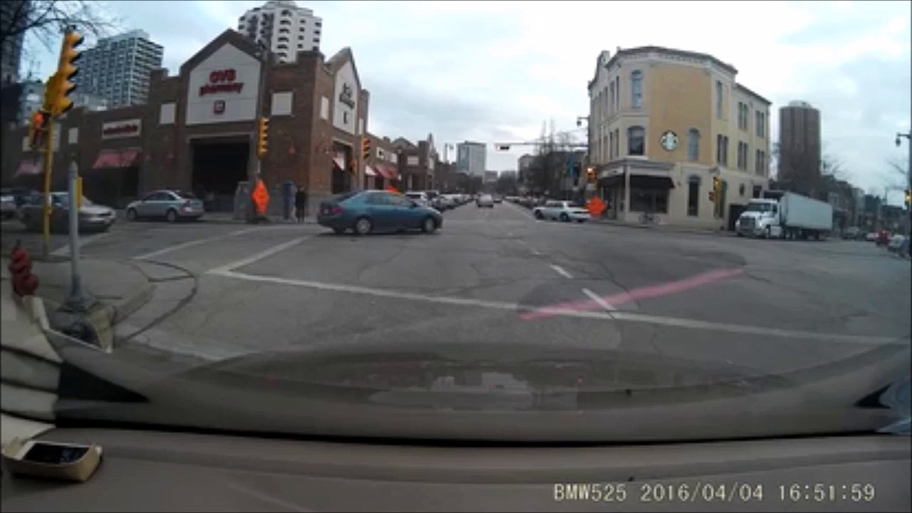 Bourré, il veut traverser rapidement... Et c'est raté!