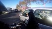 Un policier en civil stop un conducteur qui vient de percuter une moto et ne veut pas s'arreter