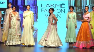 Shruti Hassan Cleavage Show At Lakme Fashion Show 2016 Day 3