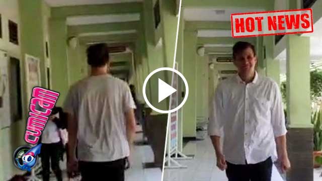 Masuk Kelas Pake Kaos Oblong, Stu Disuruh Ganti Baju - Cumicam 06 April 2016