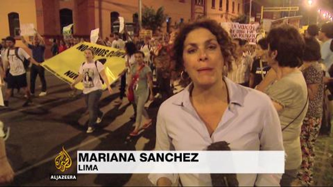 Peru protests: Thousands march against Fujimori