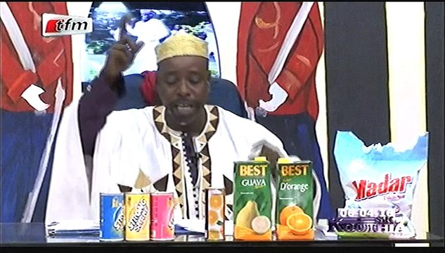 El hadji Malick Gueye et l'un des detenus - kouthia show - 06 Avril 2016