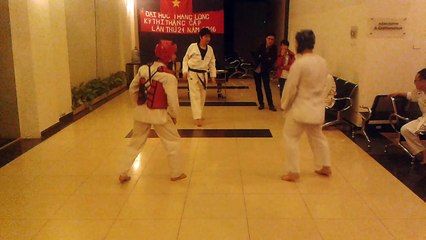 CLB Taekwondo ĐH Thăng Long thứ 5 31-3-2016 kỳ thi thăng cấp lần thứ 21 20160331_195041