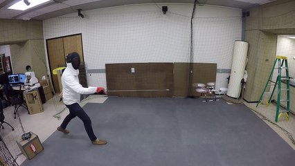 Un drone esquive un fleuret