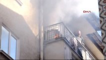 Sivas Balkonda Çıkan Yangın Korkuttu