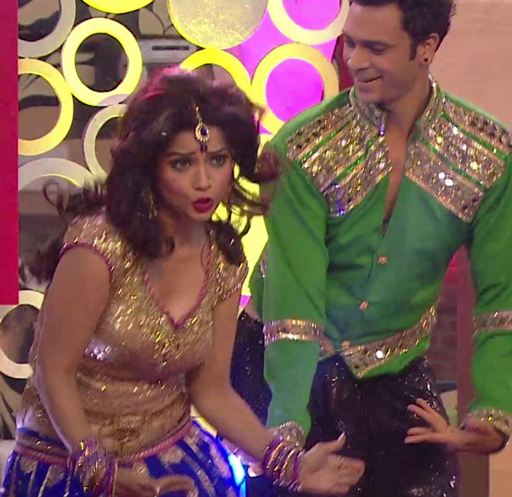 Adaa khan's HOT Dance Performance inside Bigg Boss House