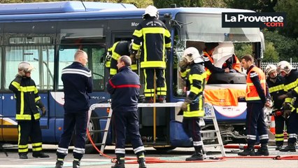 Vaucluse : un bus de la TCRA découpé par les pompiers pour un exercice