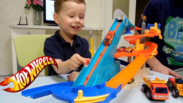 Hot Wheels Track _ Трасса хот Вилс _ Мото Гараж с авто мойкой и заправкой