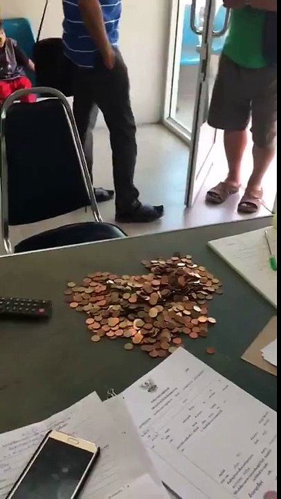 จ่ายค่าปรับด้วยเหรียญสลึง‬!!