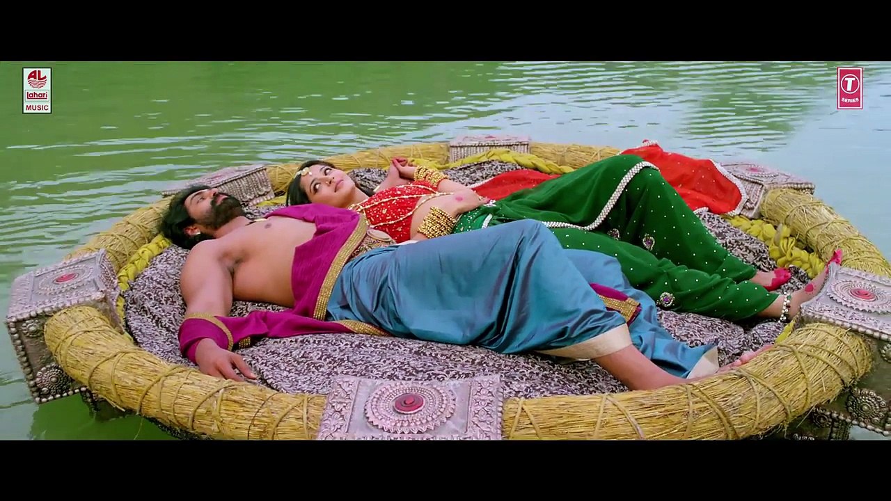 Auna_Neevena_Full_Video_Song_Rudhramadevi_Allu_Arjun,_Anushka,_Rana_Daggub