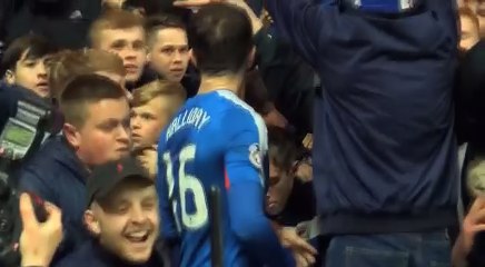 La celebración de Halliday con los seguidores del Rangers