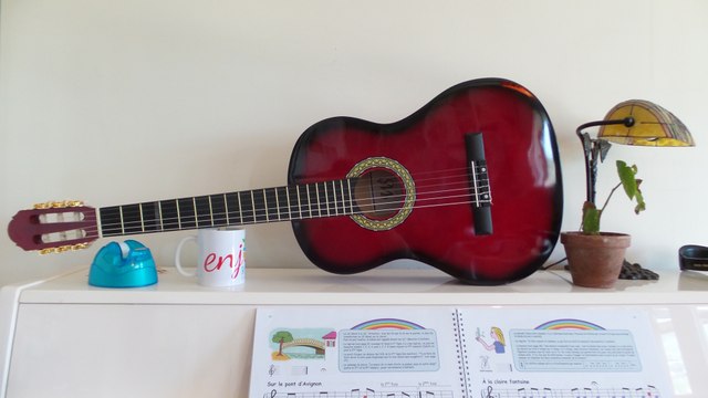 Les tutos de monsieur Fraize - (9) Jouer de la guitare