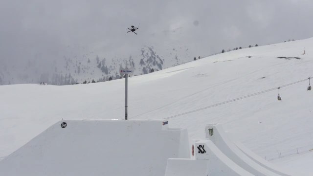 David Wise pulvérise le record du monde de saut à ski !