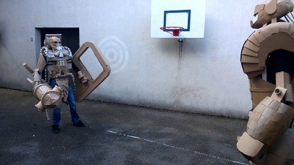 Difficile de marcher avec son armure - Cartonnades