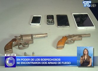 Cuatro hombres y una mujer acusados de amenazar a mujer y su hijo
