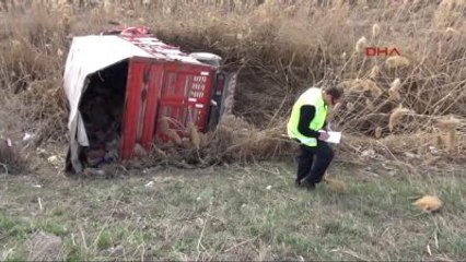 Sivas - Kamyon, Park Halindeki Otomobile Çarptı: 5 Yaralı