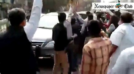 BJP Leader Subramanian Swamy Car Pelted with Eggs News in Kanpur UP