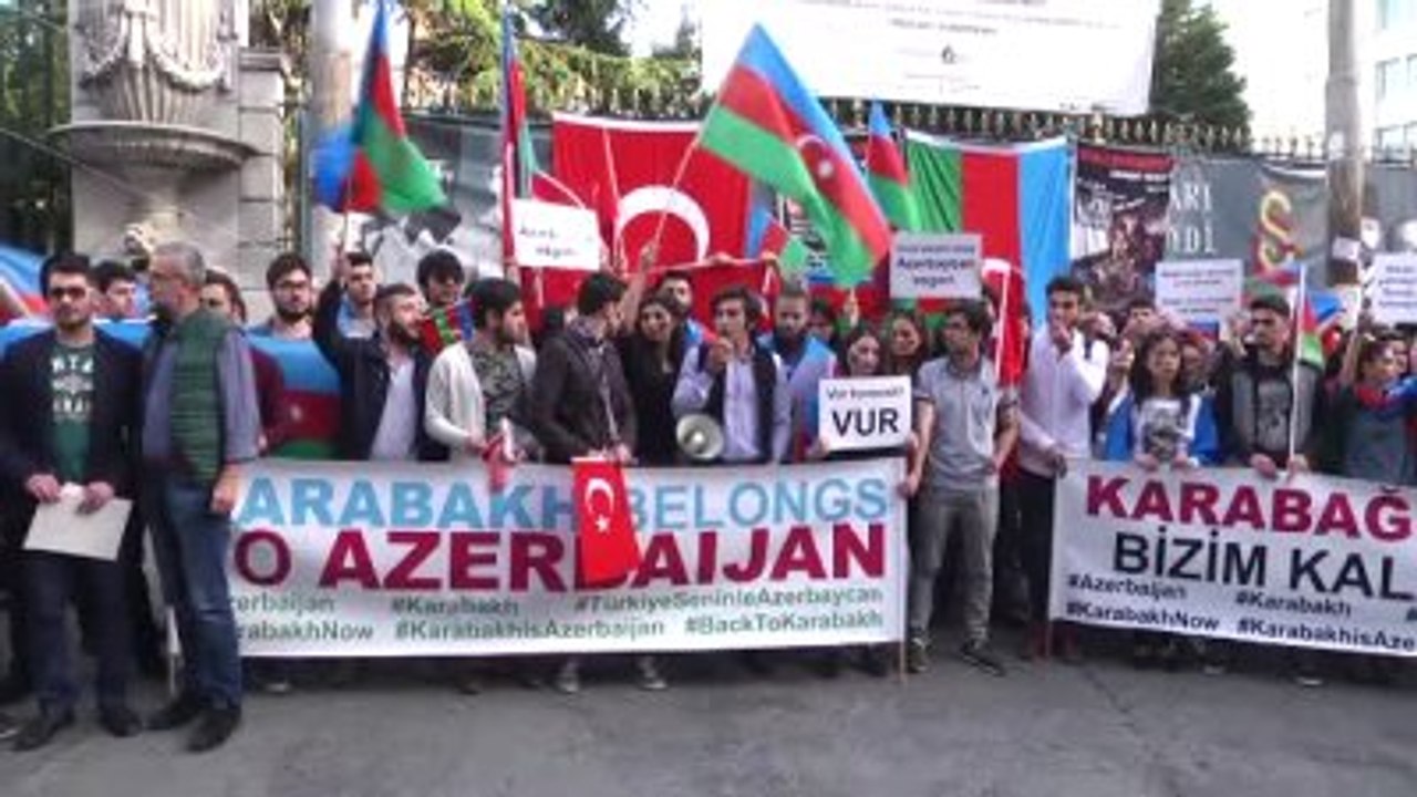 Azeri Öğrenciler, Ermenistan İşgalini Protesto...