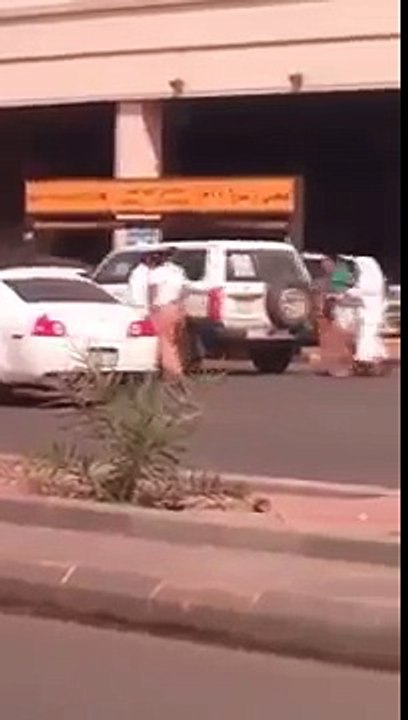 Saudi Police Caught Saudi Girl with Boy Friend in car