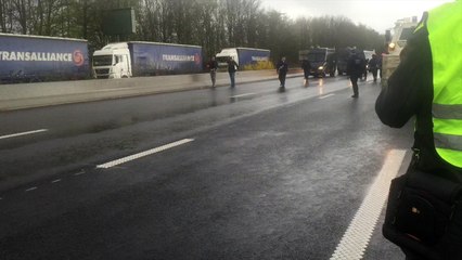 Taxe kilométrique: les barrages levés dans le calme par la police à Tournai (3)
