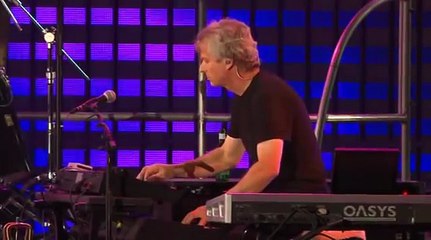 genesis - 2007 turn it on again live concert cinema show 9