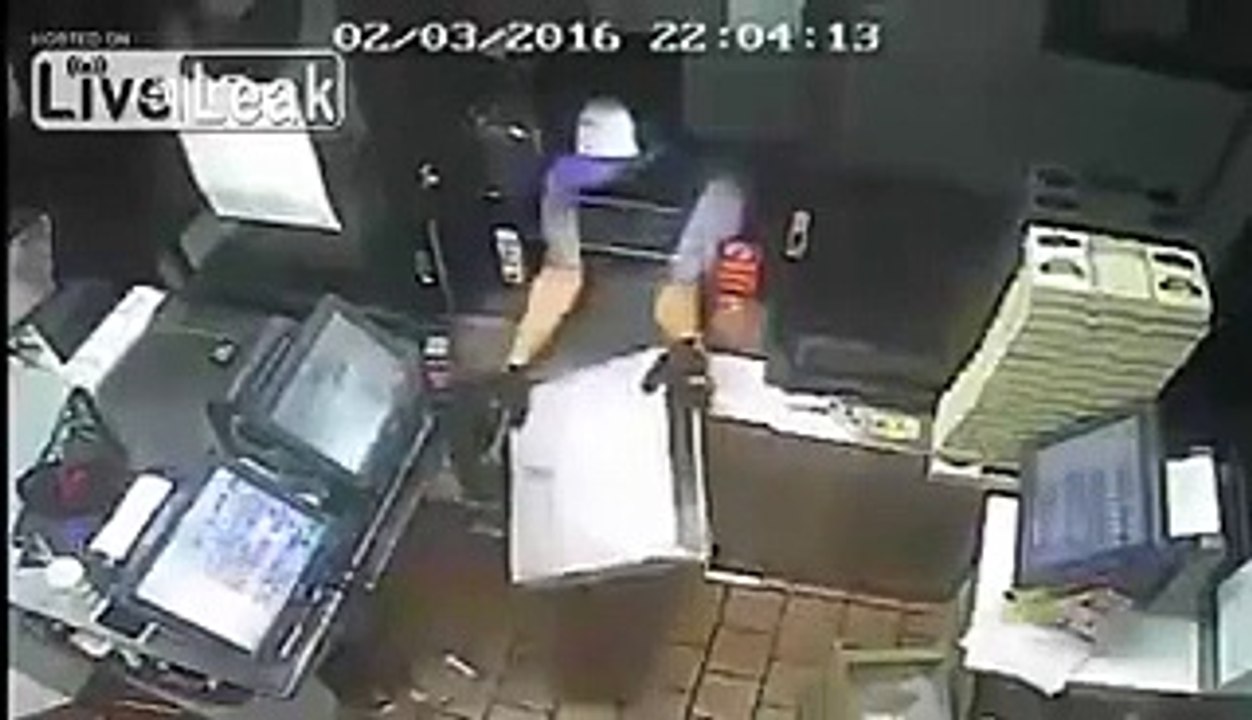 Thief Realizes Size Does Matter..