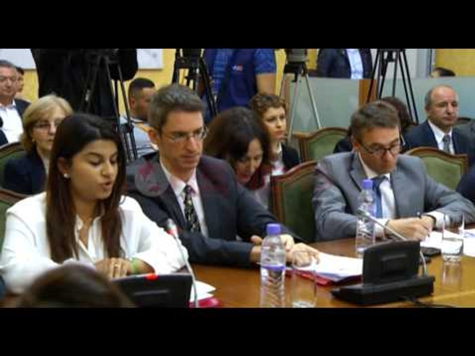 Meta tryezë për komunitetin rom: Arsimimi dhe strehimi, sfida e institucioneve- Ora News