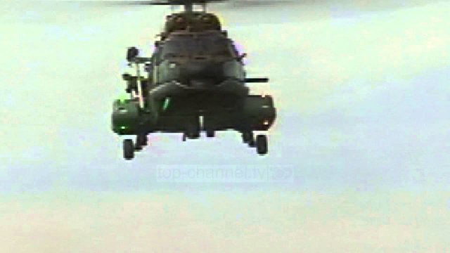 Bie helikopteri ushtarak mbi Liqenin e Shkodrës - Top Channel Albania - News - Lajme