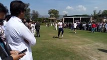 Superb Tips Giving By Imran Khan to Young Pakistani Bowlers