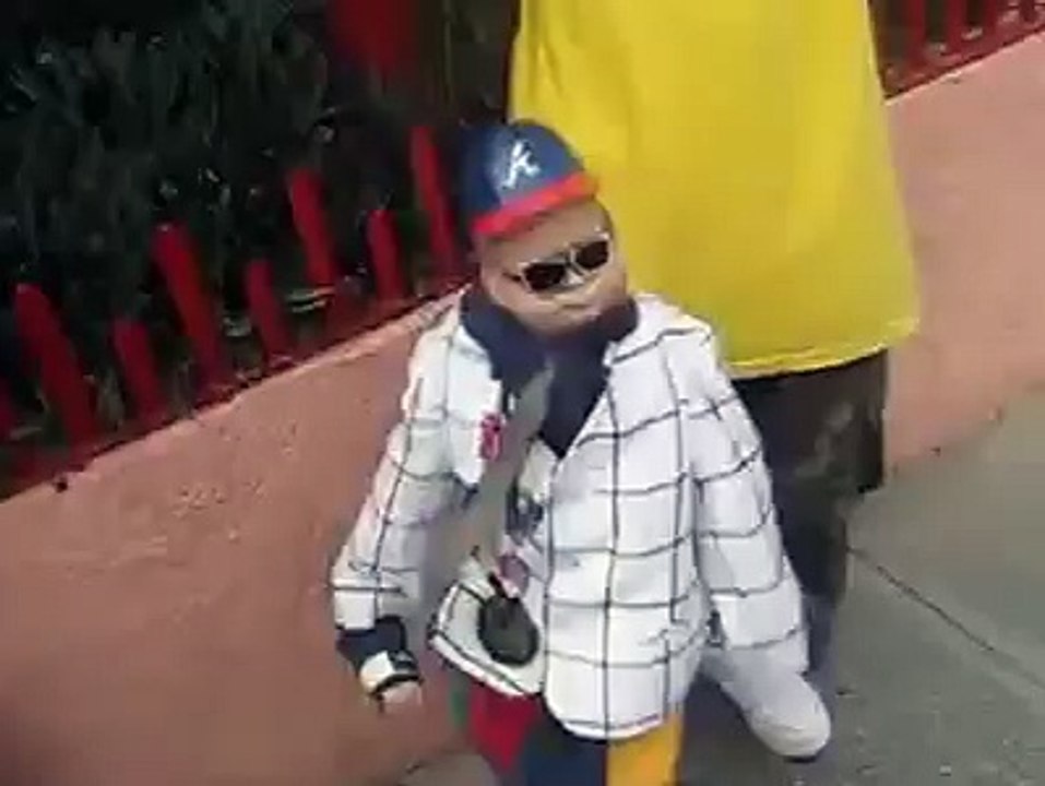 Crazy Jamaican ghetto Puppet vs Robi the Japanese dancing robot